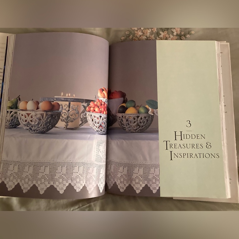 Shabby Chic 1st Edition Hardcover Book by Rachel Ashwell - Picture 9 of 15